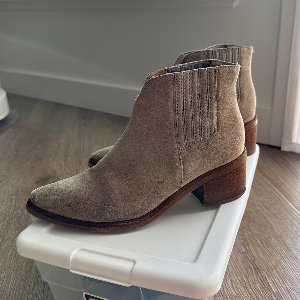 Madewell size 5 Chelsea boots